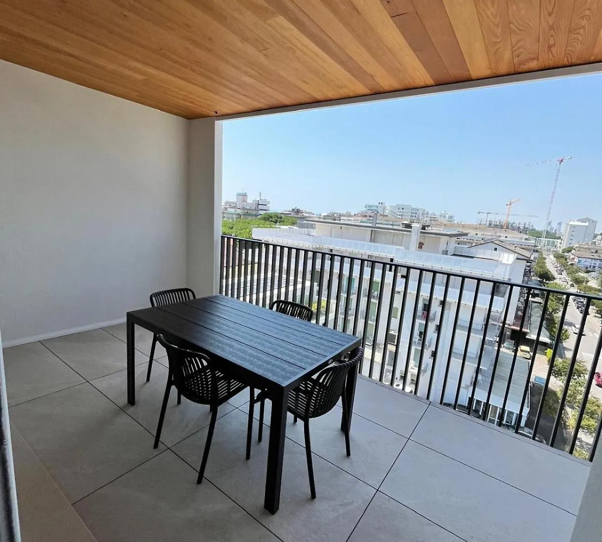 Apartment Beach Palace With Small Swimming Pool, Private Beach, Parking Lido di Jesolo