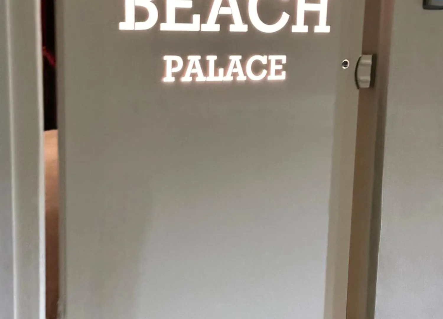 Beach Palace With Small Swimming Pool, Private Beach, Parking Lido di Jesolo Apartmán