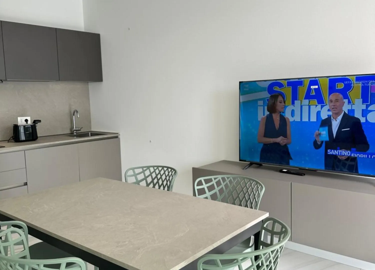 Beach Palace With Small Swimming Pool, Private Beach, Parking Lido di Jesolo